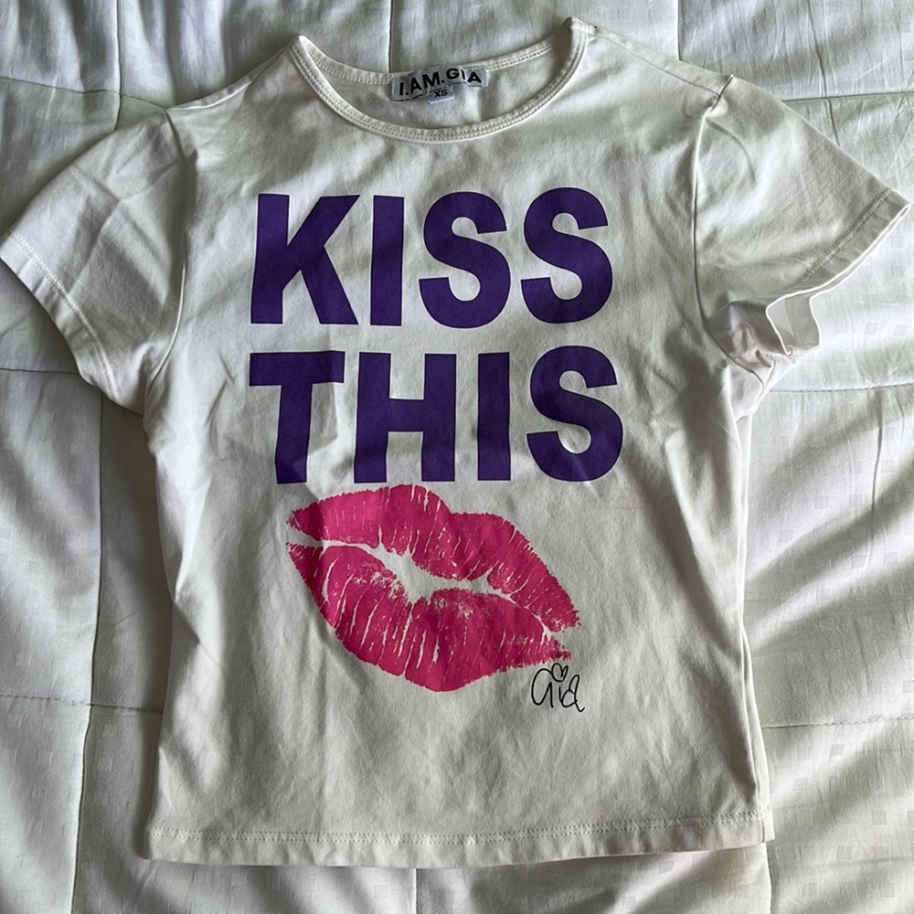 IAMGIA Kiss This Tee